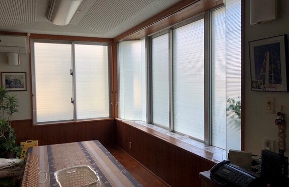 お部屋は明るいまま！プライベート空間を守りましょう！窓ガラスフィルムのことならニュコアおきなわにお任せ！